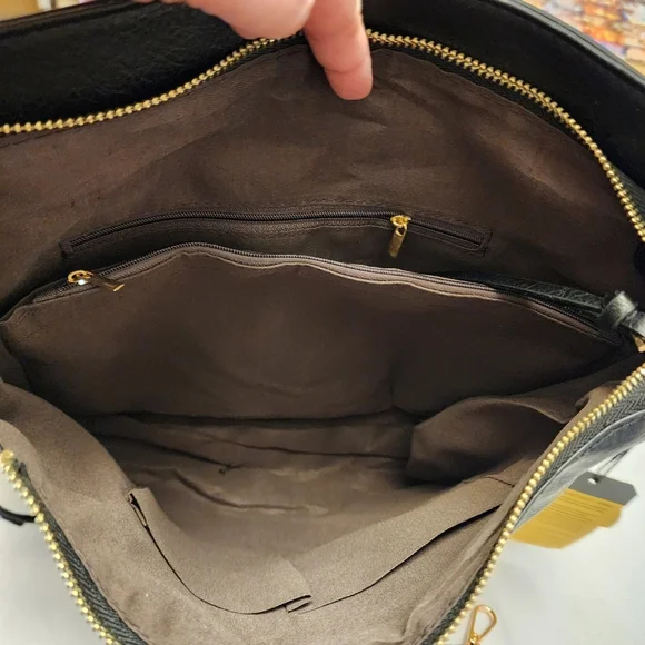 Black Vegan Leather Crossbody Shoulder Bag  NWT - Picture 10 of 12